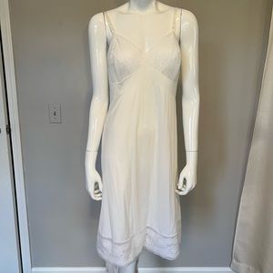 ⭐️Vanity Fair vintage slip dress